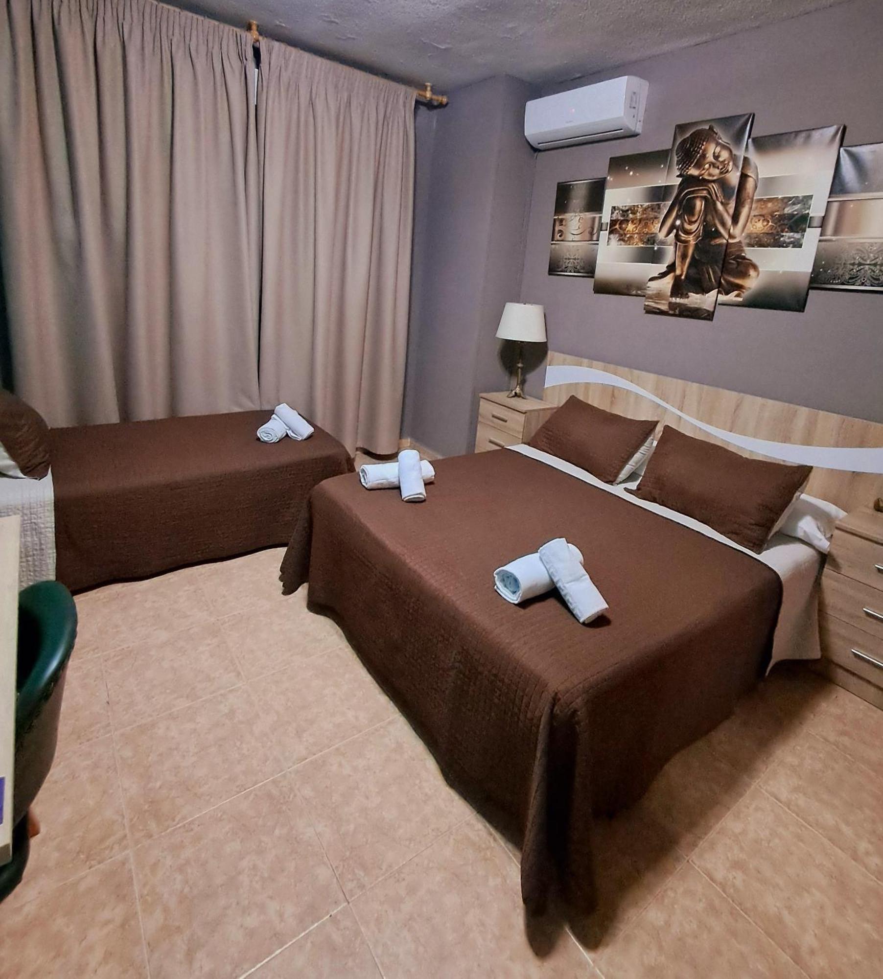 Hostal Dona Maria บัลเดโมโร ภายนอก รูปภาพ