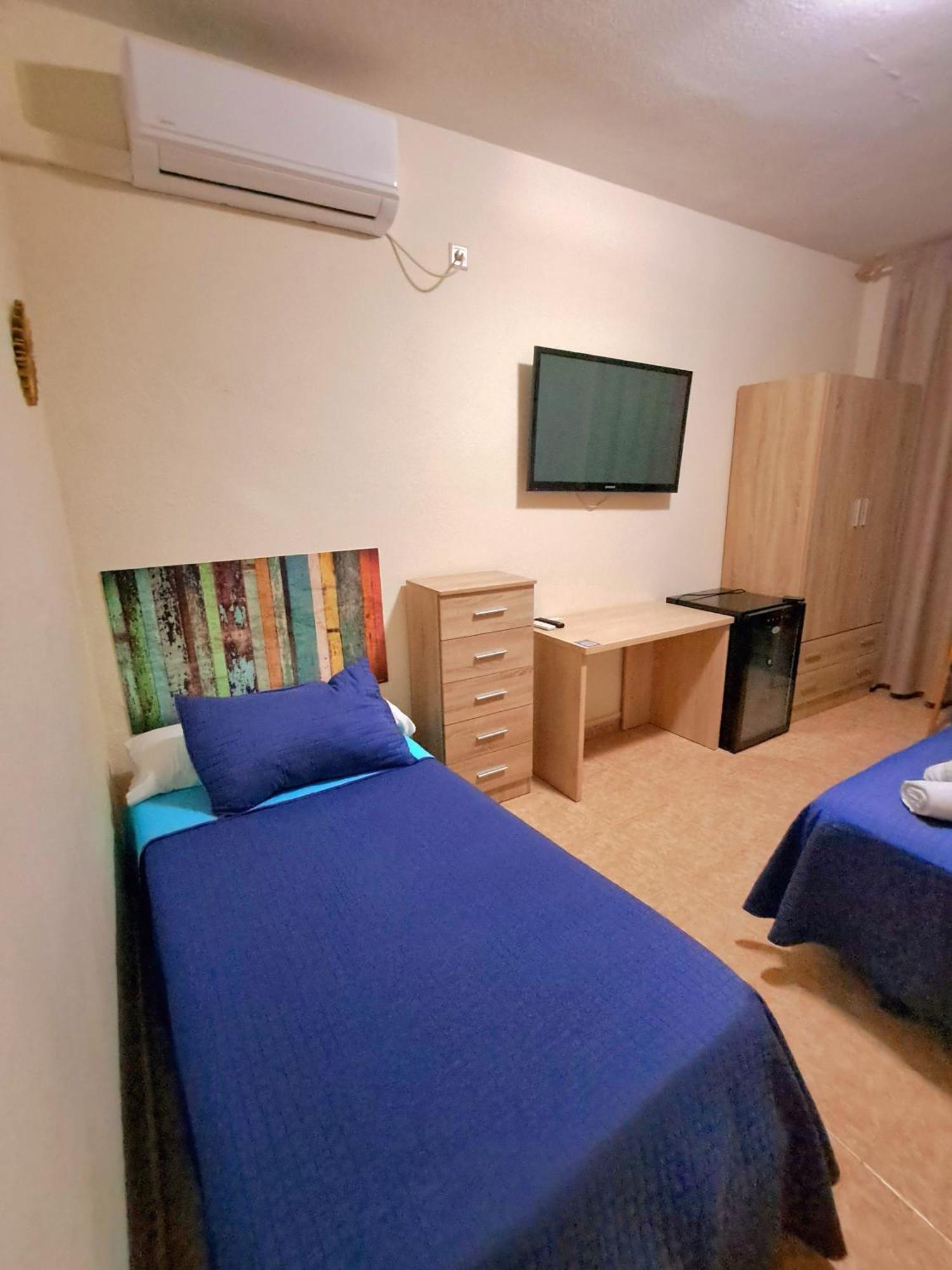 Hostal Dona Maria บัลเดโมโร ภายนอก รูปภาพ