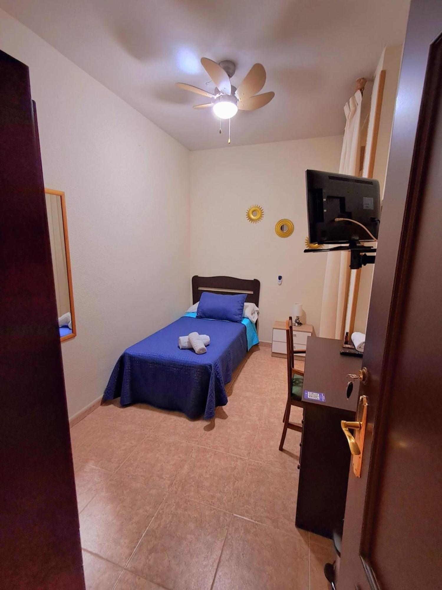 Hostal Dona Maria บัลเดโมโร ภายนอก รูปภาพ